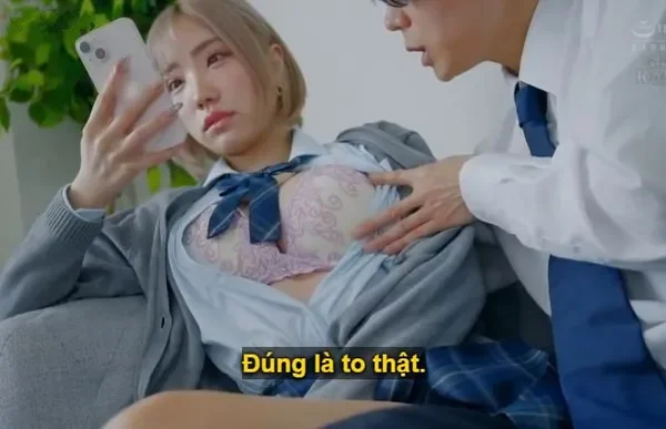 Bố dượng dâm đãng cưỡng hiếp con gái riêng của vợ lúc nữa đêm ngủ say