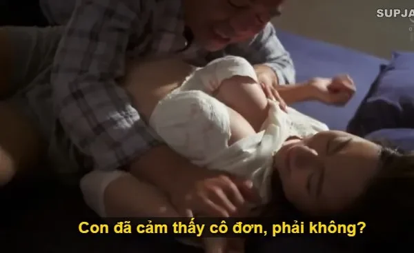 Đụ cô bạn học đến ở nhờ khi giận bố mẹ trong ngày năm mới